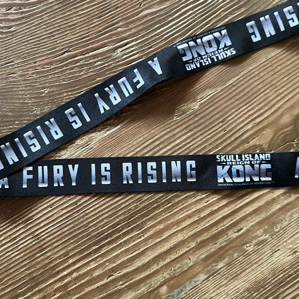 Universal Studios Reign of Kong Lanyard - skull island new